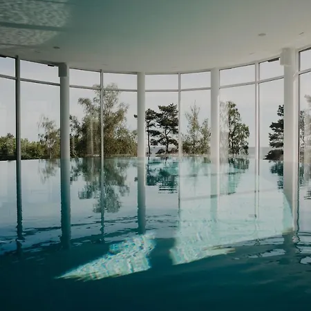 Отель Strandhotel Ostseeblick 4*