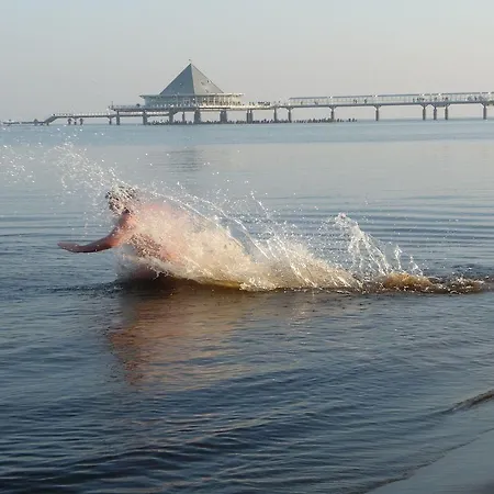 Отель Strandhotel Ostseeblick 4*