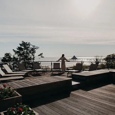 Отель Strandhotel Ostseeblick 4*