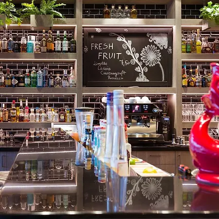 Отель Strandhotel Ostseeblick 4*